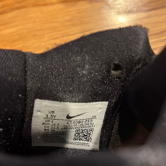 Nike Kyrie black lace basketball sneakers - Picture 2 of 10